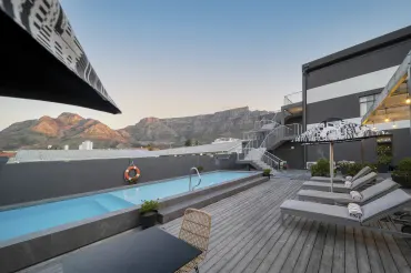 Cape Town, Garden Route Escorted Tour and Safari	